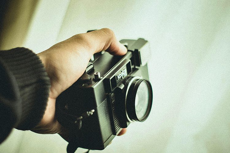 meilleur appareil photo argentique débutant en 2025 : Canon A1 et Konica C35