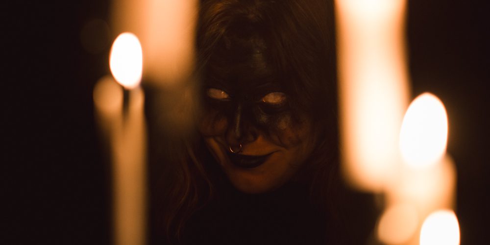 Johana Photographie horreur de Karl Eska, photographe basé à Bordeaux, s'inpirant des rites païens