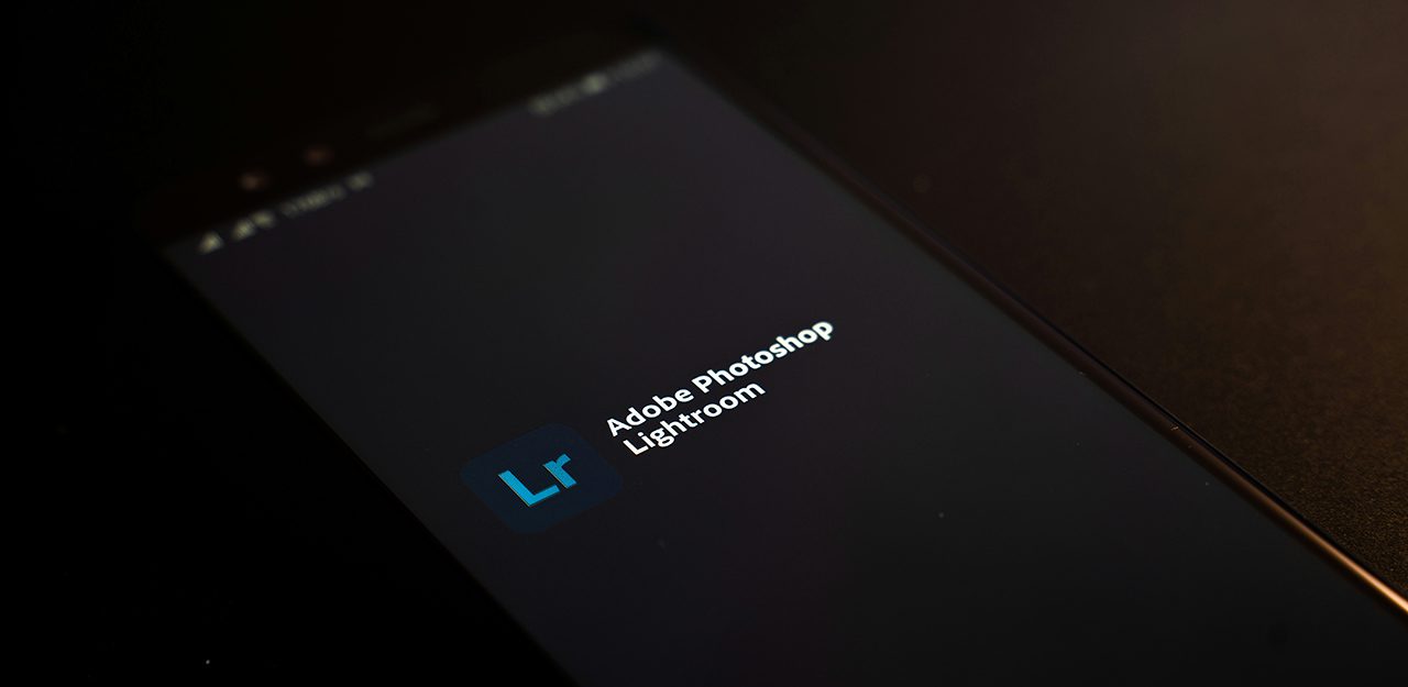 Applis photo 2026 Interface Lightroom Mobile à l'ouverture sur un smartphone