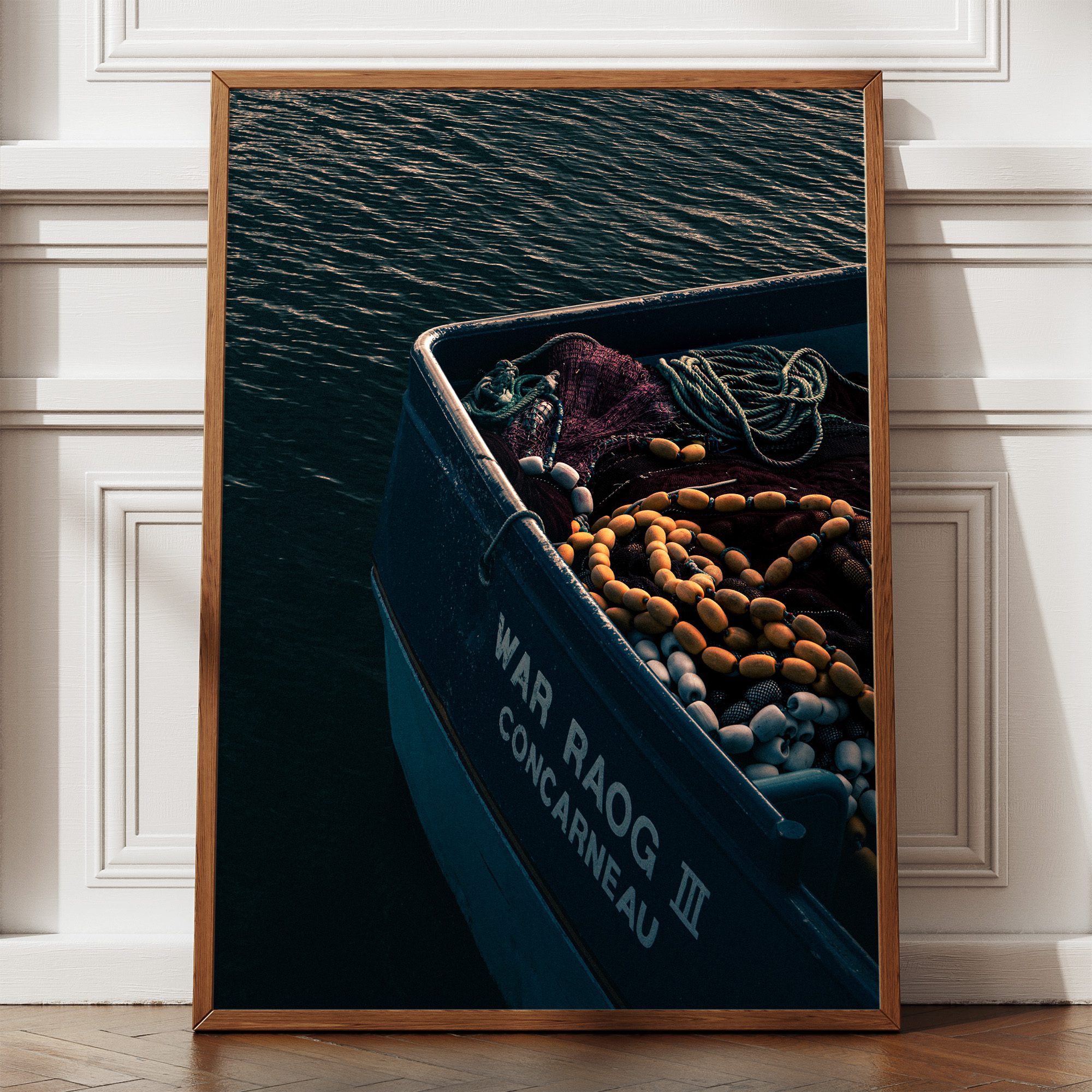 tirage photo d'art Bretagne représentant un bateau de pêche et ses filets à Douarnenez