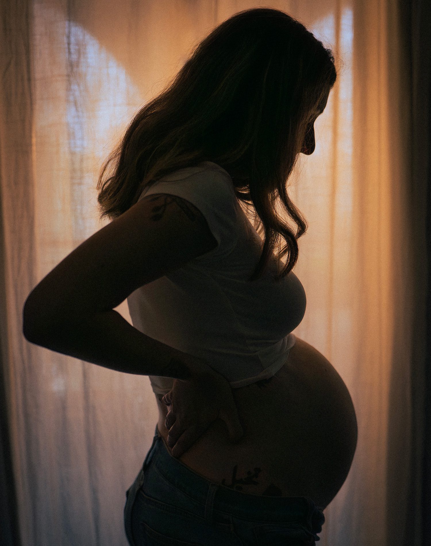 Portrait professionnel Paris - Femme enceinte en contre jour