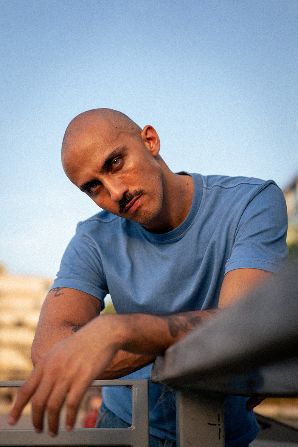 Accueil-Guillaume-Catez-Photographe-shooting-badia-benali-2 Guillaume Catez - Photographe Professionnel à Paris - Shooting portrait - hommes en exterieur