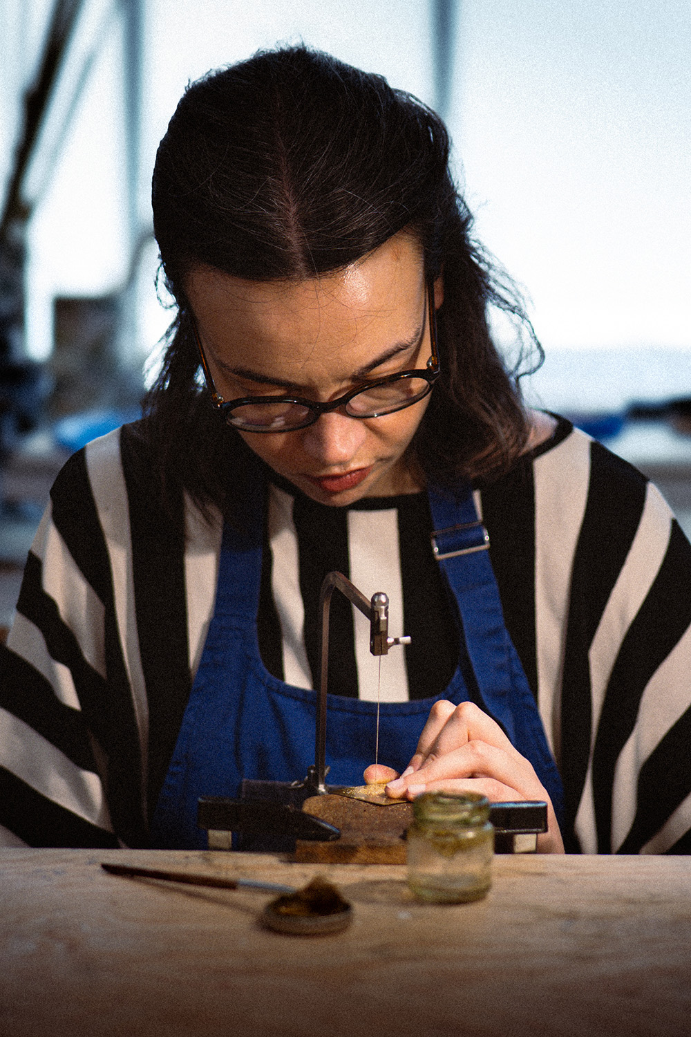Guillaume Catez photographe portrait et reportage Paris - Atelier d'Agnès Sevestre - Ciseleuse d'Art