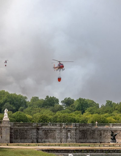 Reportage travail des pompiers durant les feux de la forêt de Fontainebleau en juillet 2026 - hélicoptère — Guillaume Catez photographe