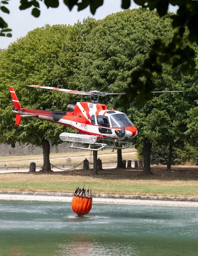 Reportage travail des pompiers durant les feux de la forêt de Fontainebleau en juillet 2026 - hélicoptère — Guillaume Catez photographe